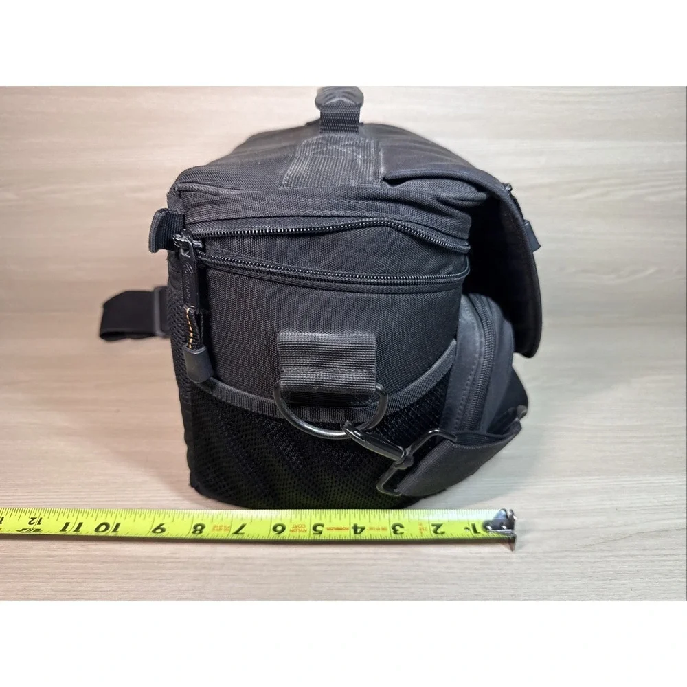 Lowepro‎ Nova 4 AW Camera Bag - Black Pre Owned Customizable Zip Clip Crossbody
